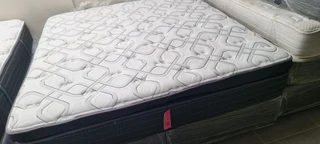 KING BED TOP OF RANGE LUXURIOUS PILLOWTOP MATRESS AND BASEZ R8500 RETAILZ R27 400 WATSAP 0736552664