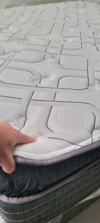 KING BED TOP OF RANGE LUXURIOUS PILLOWTOP MATRESS AND BASEZ R8500 RETAILZ R27 400 WATSAP 0736552664