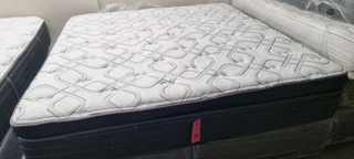 King Bed Top Of Range Luxurious Pillowtop Matress And Basez R8500 Retailz R27 400 Watsap 0736552664