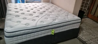 KING BED  WITH PILLOWTOP MATRESS AS NEW R5500 RETAILS R15 000 WATSAP 0736552664