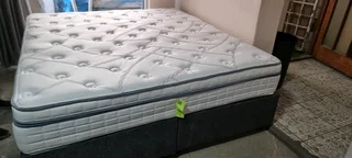 KING BED  WITH PILLOWTOP MATRESS AS NEW R5500 RETAILS R15 000 WATSAP 0736552664