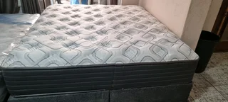 KING BED XTRA LENGHT WITH LUXURIOUS POCKET SPRING MATRESS PLUS BASES R7950 RETAILS R27 400