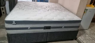 KING BED WITH THICK HEAVY DUTY MATRESS PLUS BASE R4500 WATSAP 0736552664