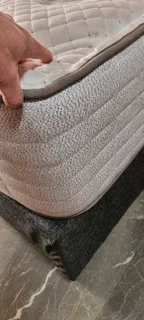 TOP OF RANGE KING BED XTRA LENGHT RETAILS R39 000 SELLING R8950 WATSAP 0736552664