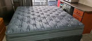 KING BED R4950 EXCELLENT WATSAP 0736552664