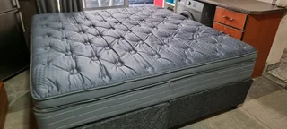 King Bed With Pillowtop Matress And Bases R4500 As New Watsap 0736552664