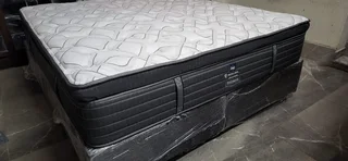 WELL KOWN NAME BRANDED KING POCKETSPRING MATRESS WITH 2 BEDBASES ( R8550 )