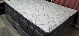 Well Kown Name Branded King Pocketspring Matress With 2 Bedbases ( R8550 )
