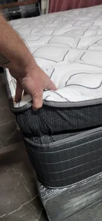 WELL KOWN NAME BRANDED KING POCKETSPRING MATRESS WITH 2 BEDBASES ( R8550 )