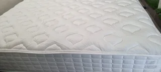 SELLING WELL KNOWN NAME BRANDED KING POCKETSPRING MATRESS WITH 2 BEDBASES ( R7950