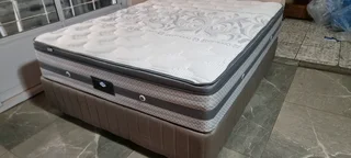 Queen Bed With Thick Heavy Duty Matress Plus Base R2950 Retails For R10 000 Watsap 0736552664