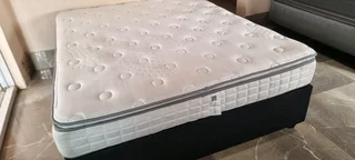 Queen Bed Excellent  Pillowtop Matress Plus Base R2950 Watsap 0736552664