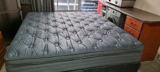KING BED EXCELLENT R4950  WITH PILLOWTOP MATRESS AND BASES WATSAP 0736552664