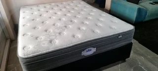 QUEEN BED R2500 WATSAP 0736552664 , EXCELLENT CONDITION COLLECT OR CAN DELIVER