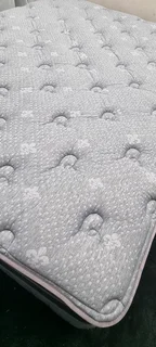 QUEEN XTRA LENGHT TOP OF RANGE EXCELLENT POCKET SPRING AND PILLOWTOP MATRESS AND BASE R5950