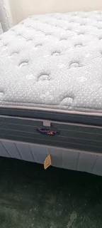 QUEEN XTRA LENGHT TOP OF RANGE EXCELLENT POCKET SPRING AND PILLOWTOP MATRESS AND BASE R5950