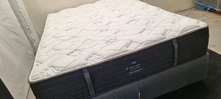 QUEEN BED XTRA LENGHT RETAILS R22800 SELLING FOR R5500 ONLY WATSAP 0736552664