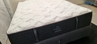 QUEEN BED XTRA LENGHT RETAILS R22800 SELLING FOR R5500 ONLY WATSAP 0736552664