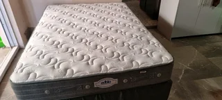 DOUBLE BED WITH LUXURIOUS POCKET SPRING MATRESS PLUS BASE R3750 WATSAP 0736552664