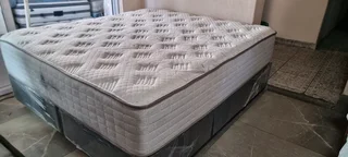 KING BED XTRA LENGHT TOP OF RANGE RETAILS R36 000 SELLING R8900 ONLY WATSAP 0736552664