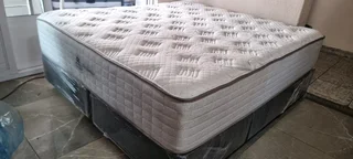 KING BED XTRA LENGHT TOP OF RANGE RETAILS R36 000 SELLING R8900 ONLY WATSAP 0736552664