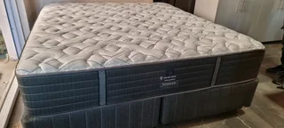 King Bed Xtra Lenght Superb Top Of Range Bed R8500 Watsap 0736552664
