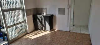 2 Room Seperate Entrance Available R4950 For A Singlelr Couple Plus Deposit R4900 Watsap 0736552664