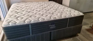 King Bed Top Of Range Xtra Lenght R6950 Selling For Low Price Retails R27 000 Watsap 0736552664