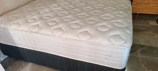 DOUBLE BED TOP OF RANGE AS NEW R5500 WATSAP 0736552664 RETAILS R17 000 , HIGH END LUXURY