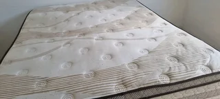 QUEEN BED R3500 WATSAP 0736552664 THICK MATRESS PLUS BASE