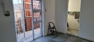 SEPERATE ENTRANCE AVAILABLE 1 DEC FOR SINGLE PERSON OR COUPLE R4650  PM WATSAP 0736552664