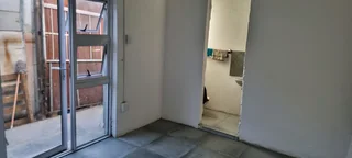 SEPERATE ENTRANCE AVAILABLE R4600 SINGLE OR R4900 COUPLE WATSAP 0736552664