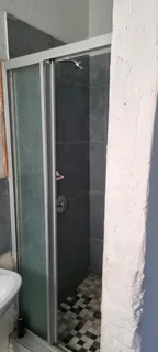 SEPERATE ENTRANCE AVAILABLE R4600 SINGLE OR R4900 COUPLE WATSAP 0736552664