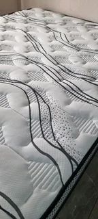 LUXURIOUS QUEEN BED THICK HEAVY DUTY MATRESS PLUS BASE R3500 WATSAP 0736552664 TOP OF RANGE QAULITY