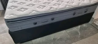 QUEEN BED WITH PILLOWTOP MATRESS AND BASE R2950 EXCELLENT WATSAP 0736552664 , CAN DELIVER AT FEE