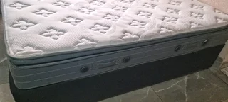 QUEEN BED WITH PILLOWTOP MATRESS AND BASE R2950 EXCELLENT WATSAP 0736552664 , CAN DELIVER AT FEE