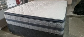 QJEEN BED WITH LUXURIOUS THICK HEAVY DUTY PILLOWTOP MATRESS AND BASE R4500 WATSAP 0736552664