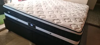 King Bed With Pillowtop Matress And Base R4500 Watsap 0736552664 , Good Condition