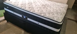 KING BED WITH PILLOWTOP MATRESS AND BASE R4500 WATSAP 0736552664 , GOOD CONDITION