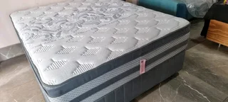 QUEEN BED WITH THICK HEAVY DUTY MATRESS PLUS BASE R3900 AS NEW WATSAP 0736552664 CAN DELIVER