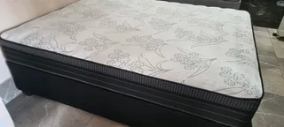 Queen Bed Excellent Convience R2500 Watsap 0736552664