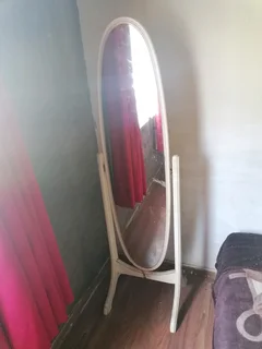 Free standing mirror