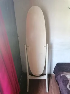 Free standing mirror