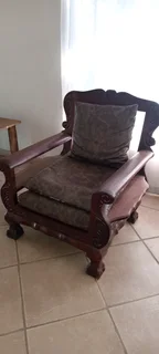 3 seater and 2x single seater lounge suite R1500 Urgent needs to go today