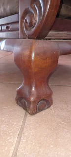 3 seater and 2x single seater lounge suite R1500 Urgent needs to go today