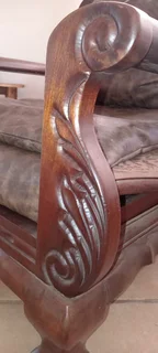 3 seater and 2x single seater lounge suite R1500 Urgent needs to go today