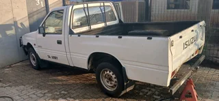 1995 Isuzu Kb 200