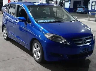 Honda FR-V SUV (6 Seater)