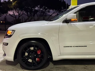Jeep Grand Cherokee SRT 6.4L V8 HEMI