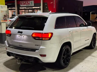 Jeep Grand Cherokee SRT 6.4L V8 HEMI